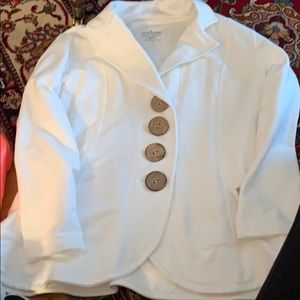 White blazer with 4 large brown buttons New